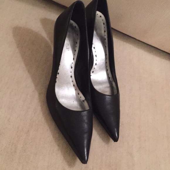 BCBG black heels - Picture 1 of 4